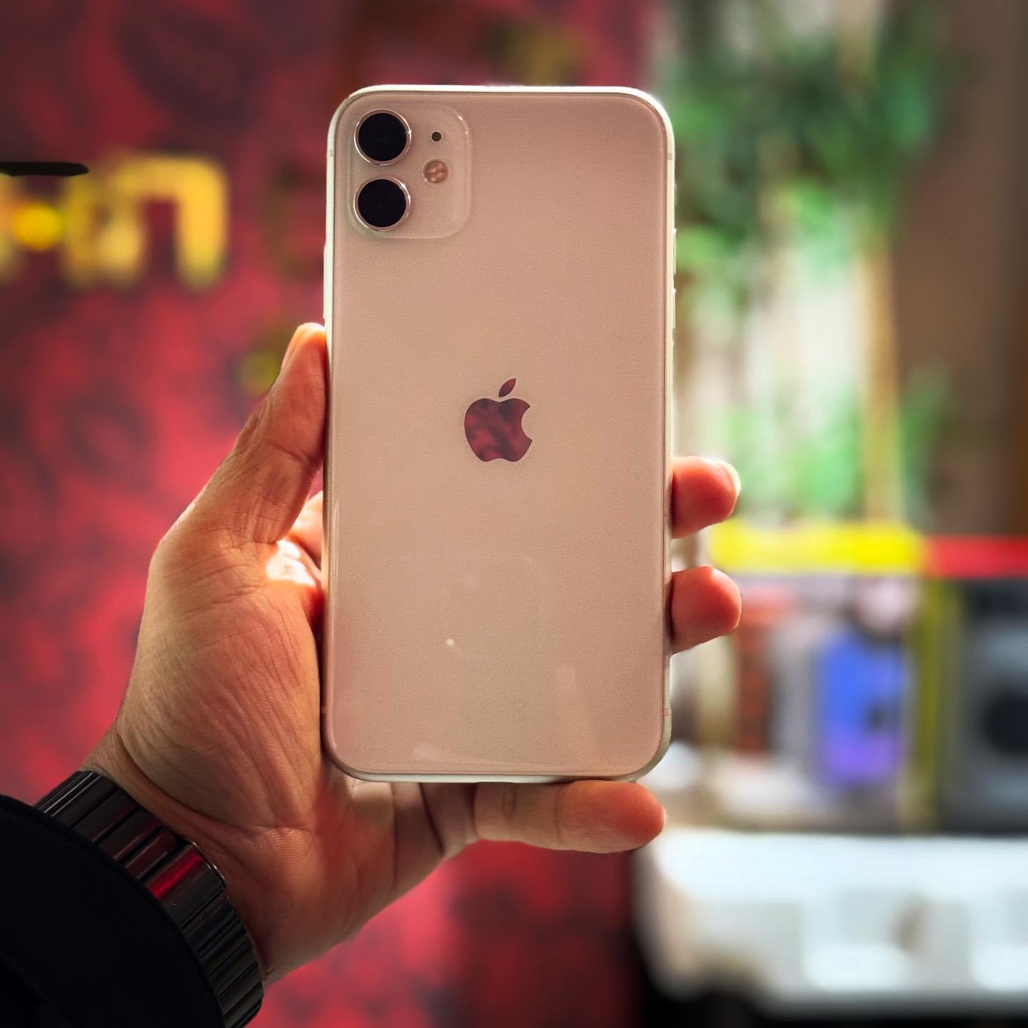 HATASIZ IPHONE 11 64 Gb